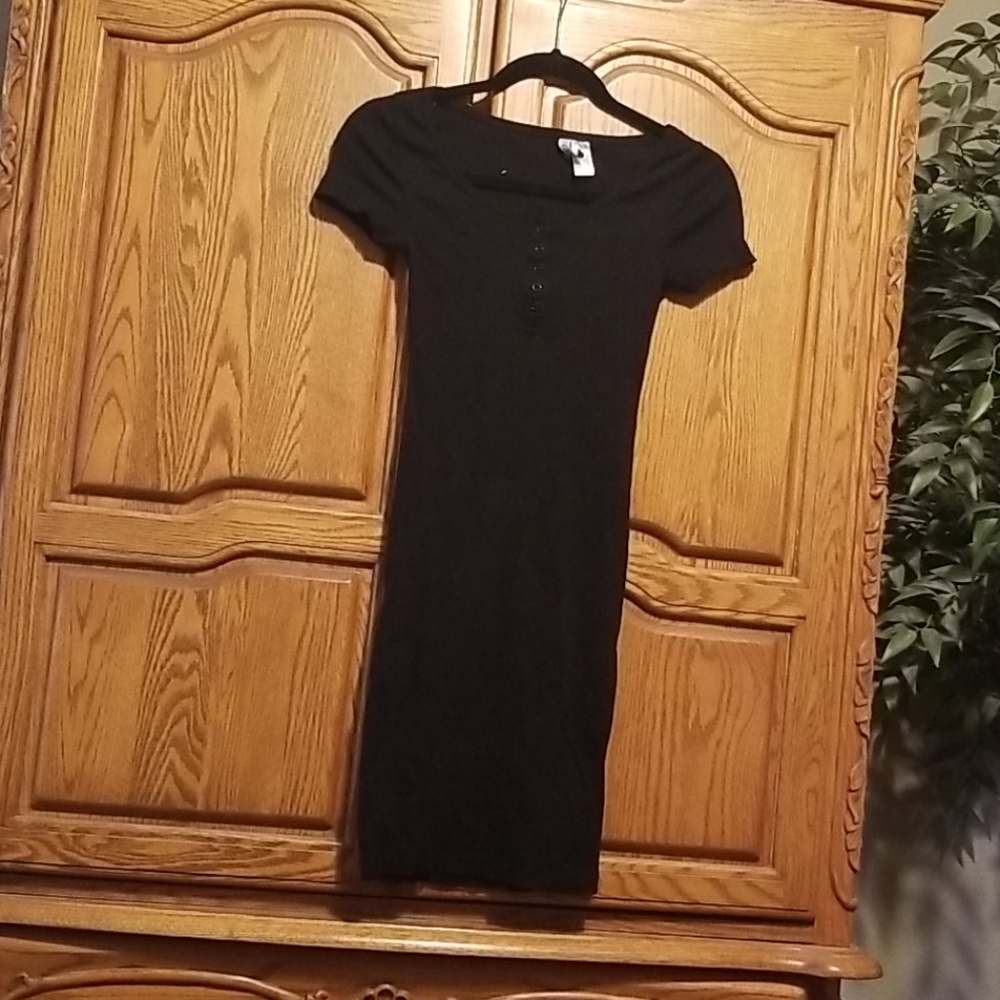 Black ribbed short sleeve Divided dress